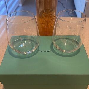 Tiffany Jardin
Stemless Red Wine Glasses in Etched Glass, Set of 2 - Butterfly